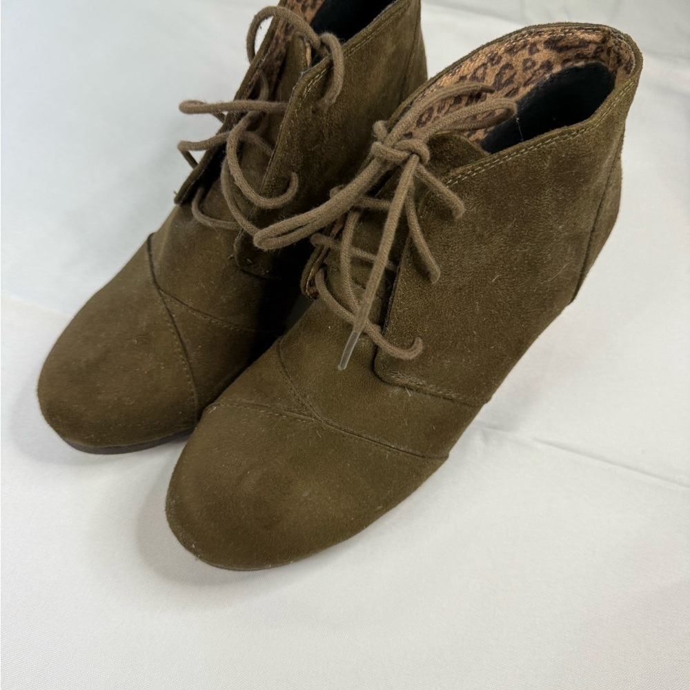 Brown Suede Ankle Boots with Lace-Up Design